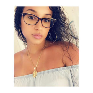 Meet your Posher, Celina